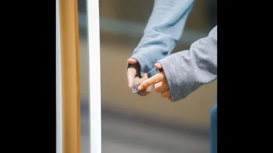 Fabrikpreis Bogenform Hotel Smart Wandspiegel mit LED-Licht Verstellbarer beleuchteter Badezimmerspiegel