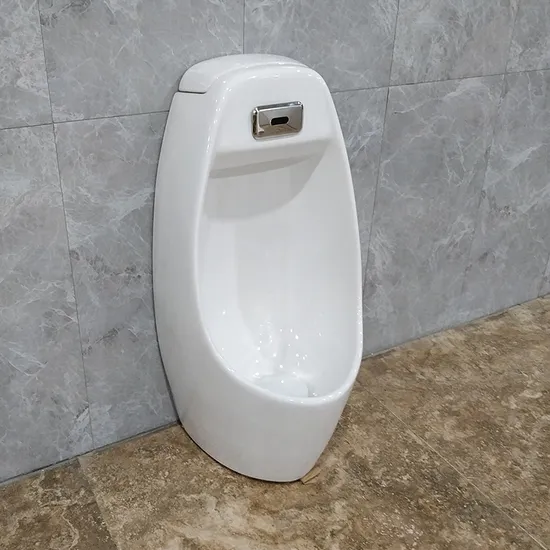 An der Wand montiertes Urinal aus Keramik mit Sensor, Urinal, Toilettenschüssel, Urinale für öffentliche Projekte